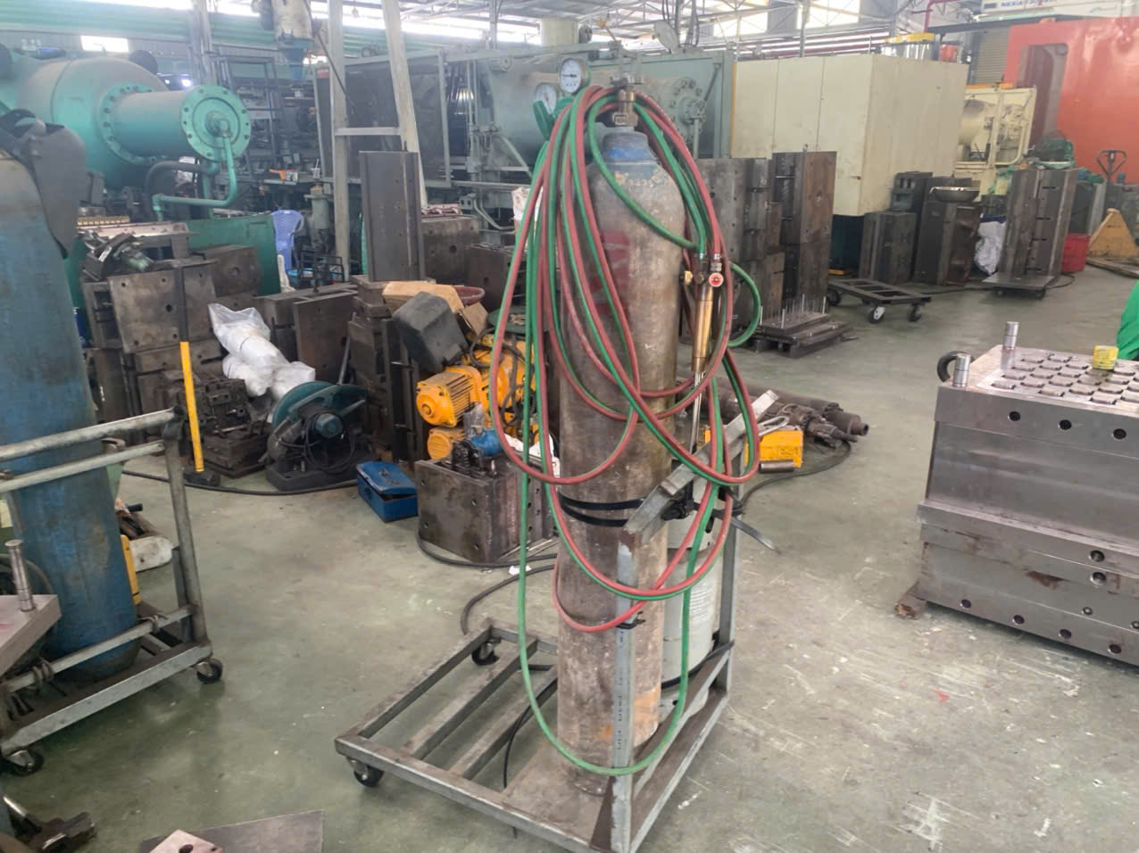 Oxy-gas welding.jpg
